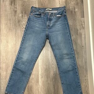 Levi’s Wedgie Straight Jeans in Medium Wash